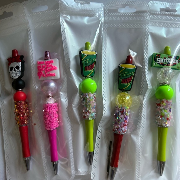 Kyleigh’s HandKrafted Korner- Art/Pens/Cards
For Soccer ⚽️ Camp - Picture 12 of 15